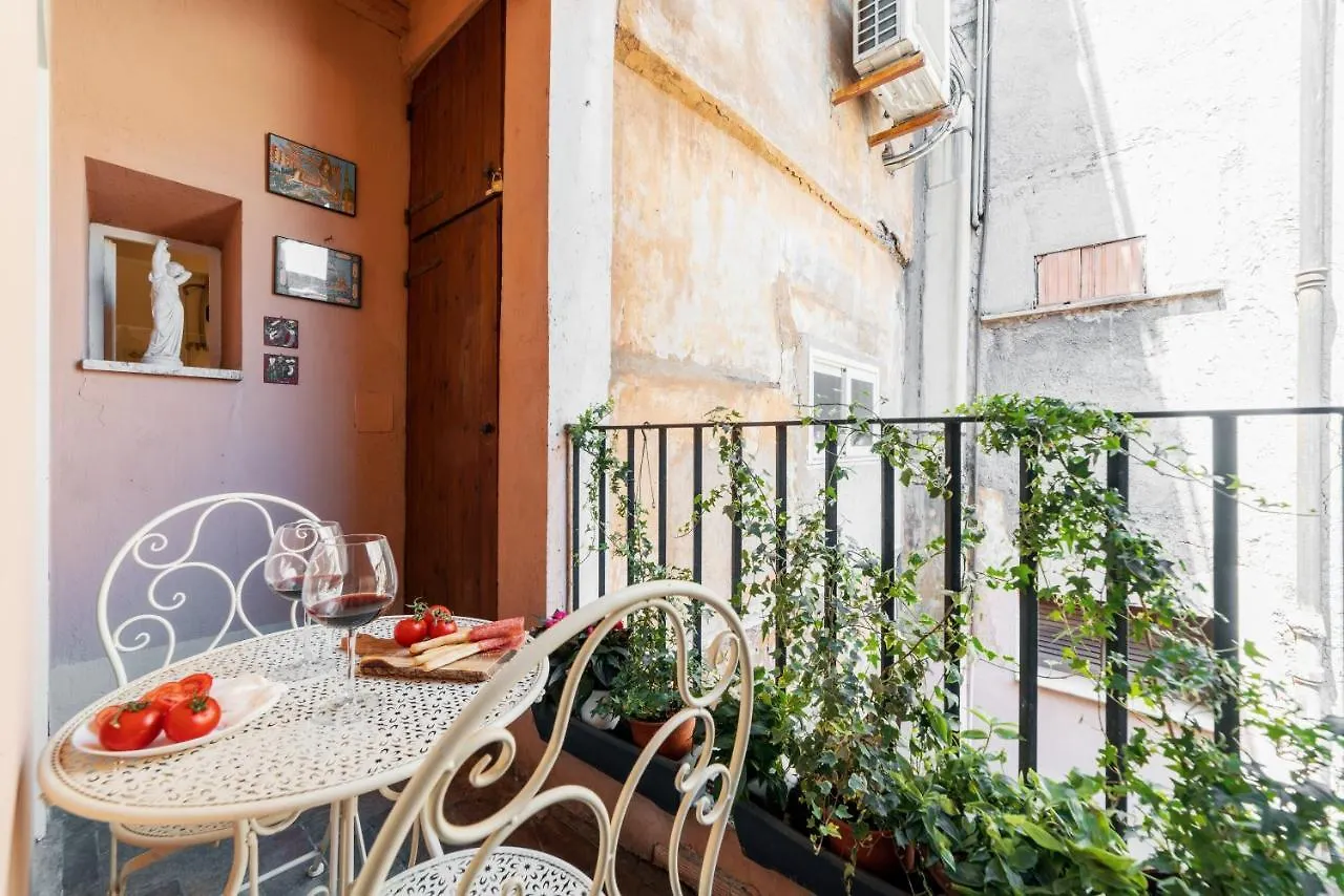Apartment Domus Quiritum Charming, Appartamento D'Epoca A Campo De' Fiori Rome